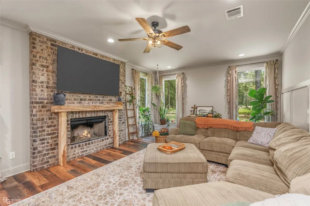 1652 Gravel Point Road Frierson, LA 71027