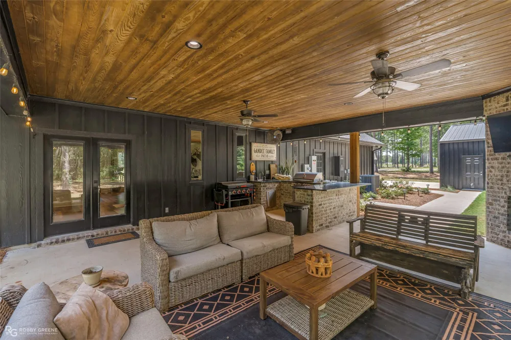 1652 Gravel Point Road Frierson, LA 71027
