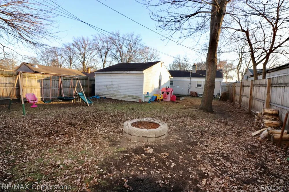 25236 Hopkins Street Dearborn Heights City, MI 48125