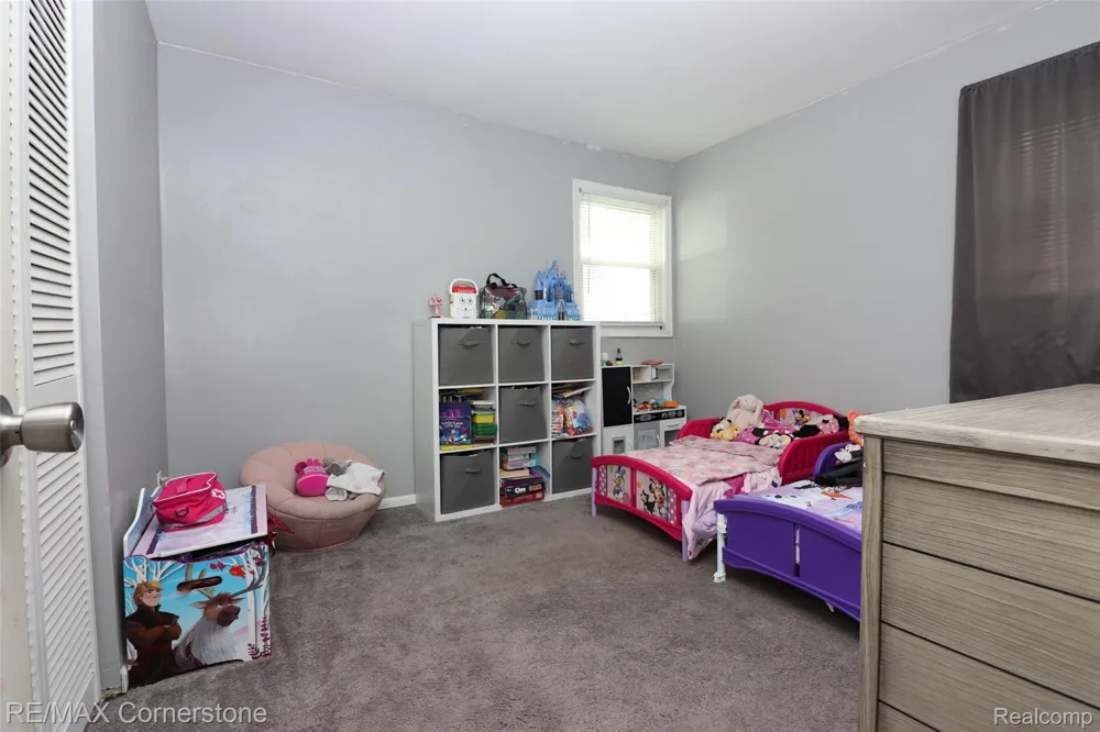 25236 Hopkins Street Dearborn Heights City, MI 48125