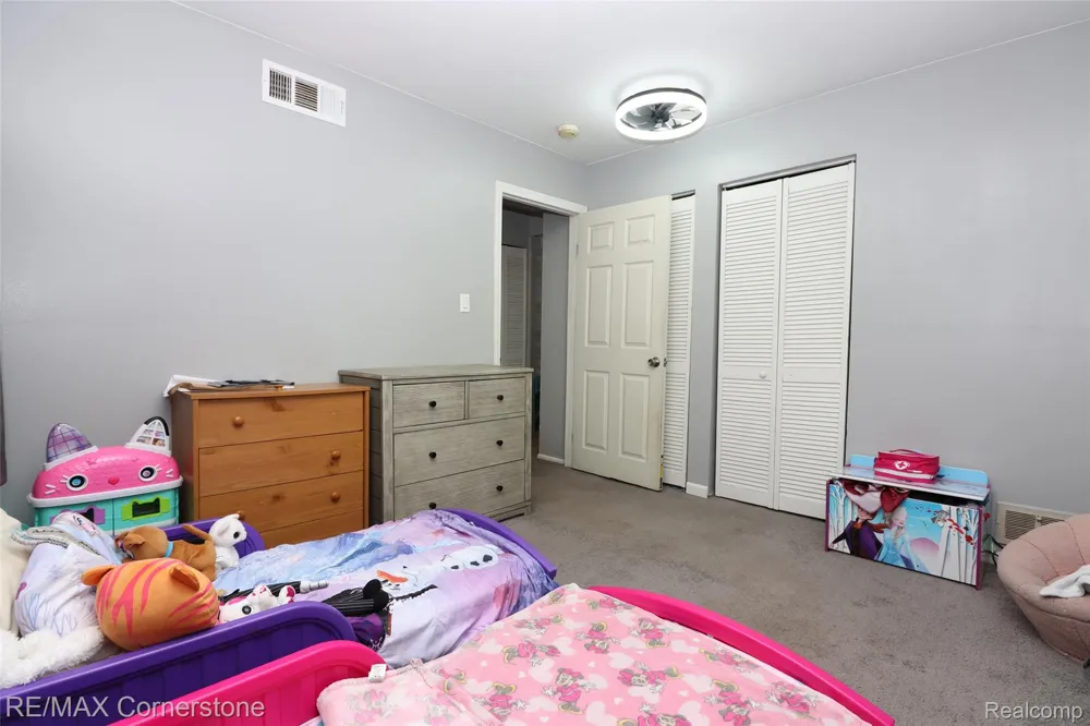 25236 Hopkins Street Dearborn Heights City, MI 48125