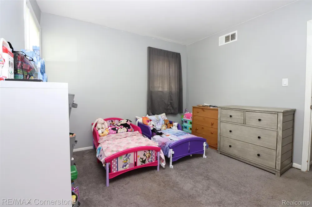 25236 Hopkins Street Dearborn Heights City, MI 48125