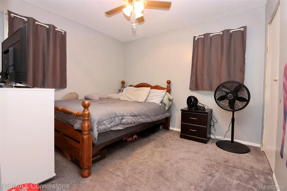 25236 Hopkins Street Dearborn Heights City, MI 48125