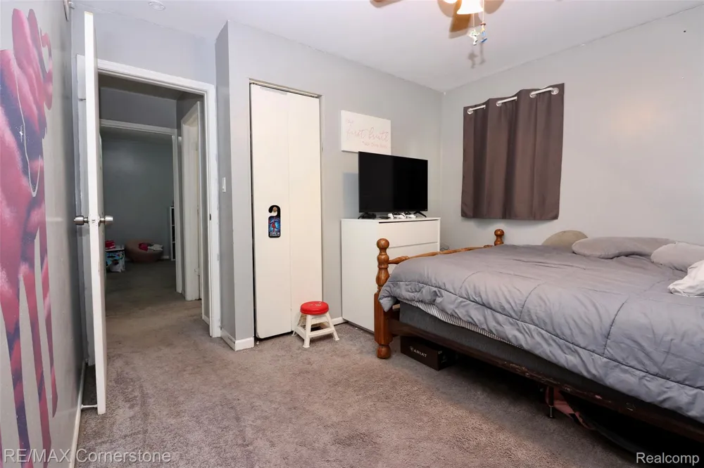 25236 Hopkins Street Dearborn Heights City, MI 48125