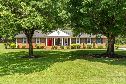 140 Spicewood Lane