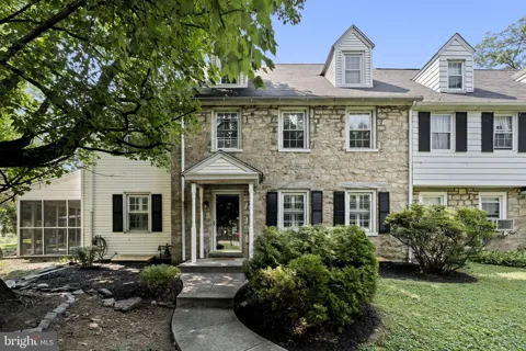 1401 SURREY LANE