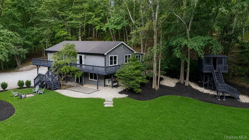 644 Bread And Cheese Hollow Road Northport, NY 11768