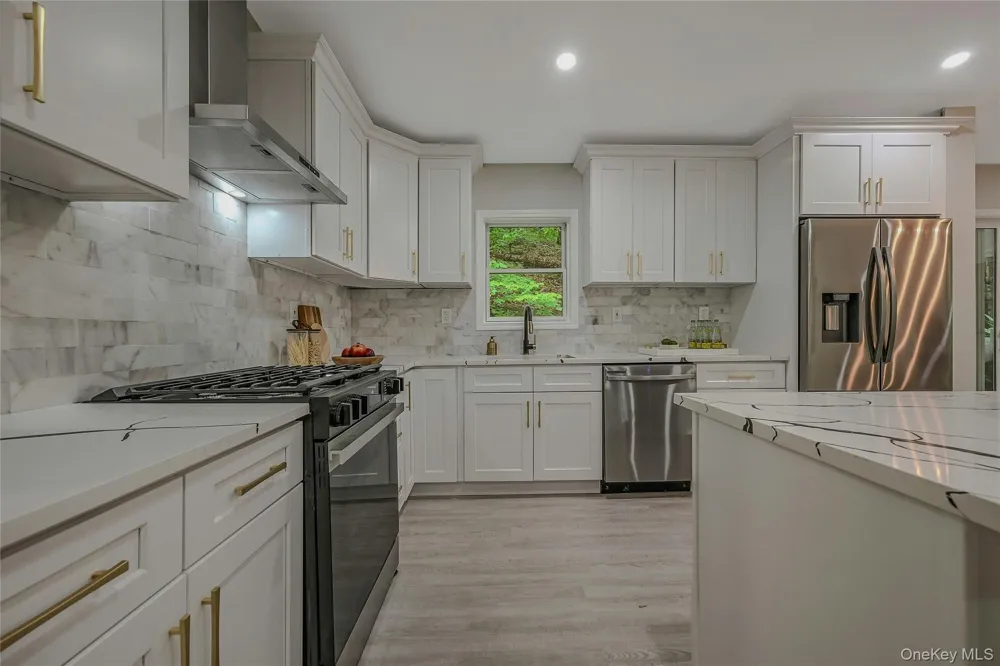 644 Bread And Cheese Hollow Road Northport, NY 11768