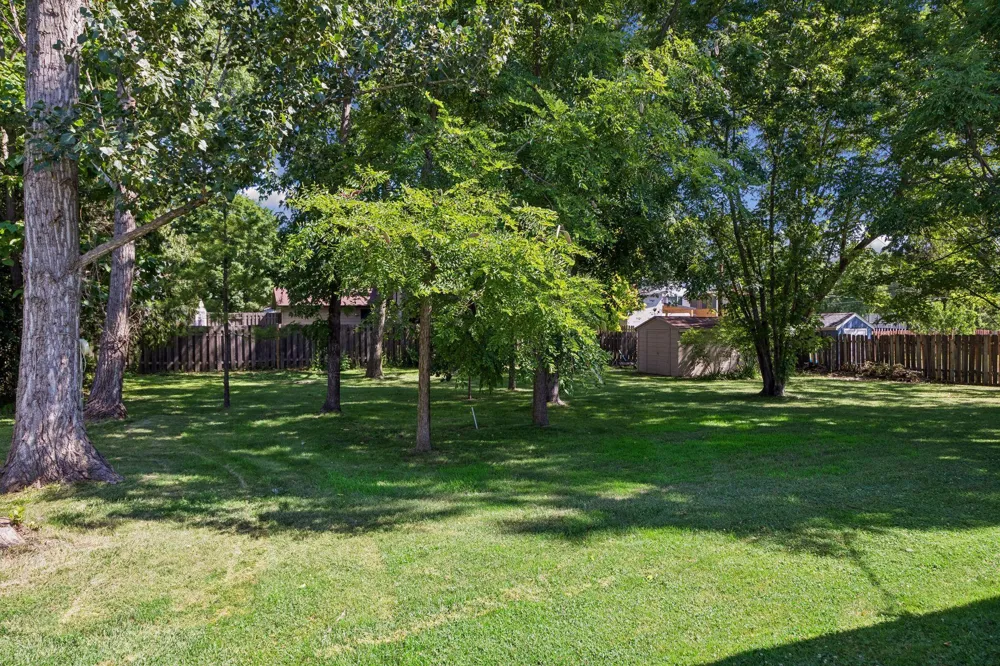 2704 Shawnee Lane Burnsville, MN 55337