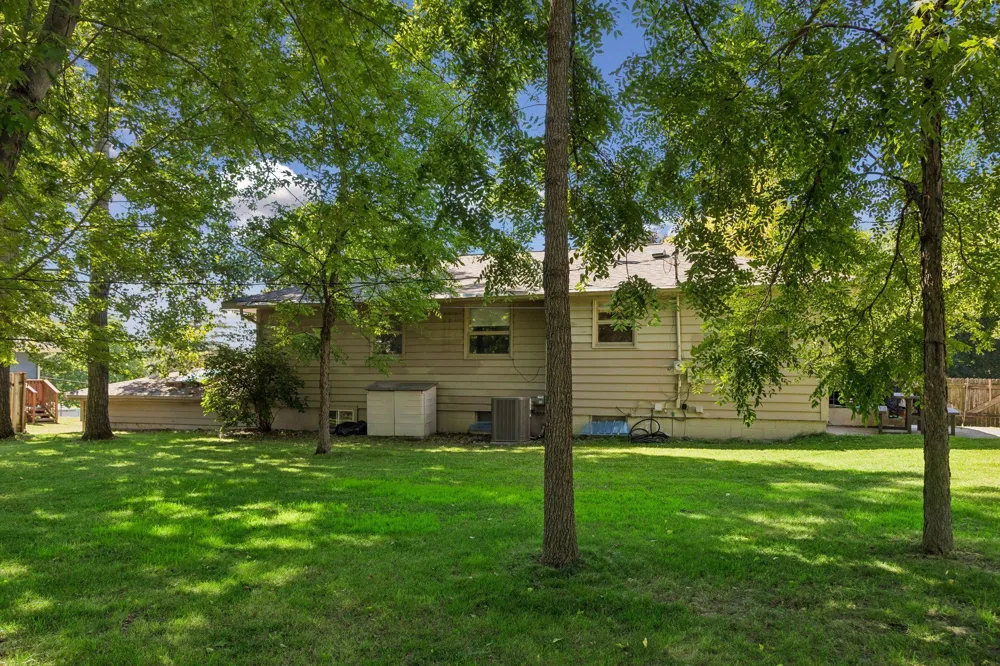 2704 Shawnee Lane Burnsville, MN 55337