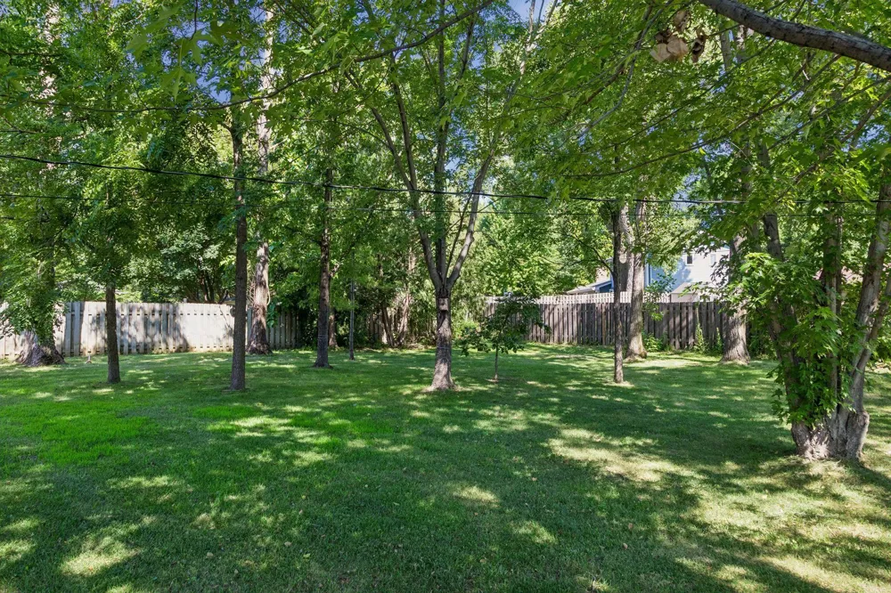 2704 Shawnee Lane Burnsville, MN 55337