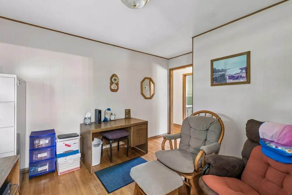 2704 Shawnee Lane Burnsville, MN 55337