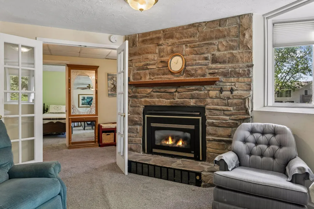 2704 Shawnee Lane Burnsville, MN 55337