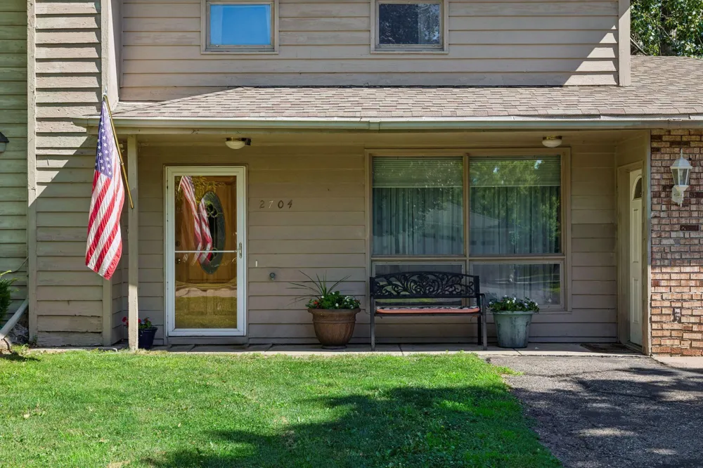 2704 Shawnee Lane Burnsville, MN 55337