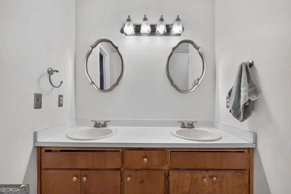 1105 Secret Cove DR Sugar Hill, GA 30518