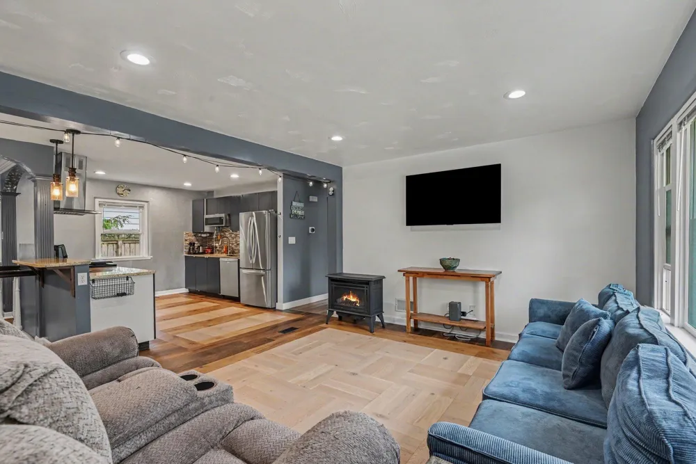 32 Cherry Street Holland, MI 49423