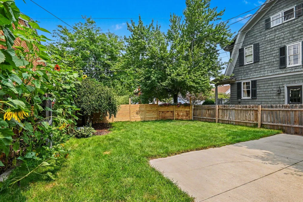 32 Cherry Street Holland, MI 49423