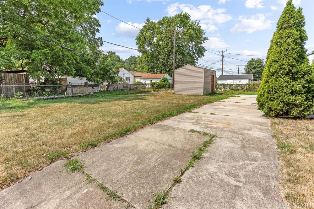 2303 Fisher Street Melvindale City, MI 48122