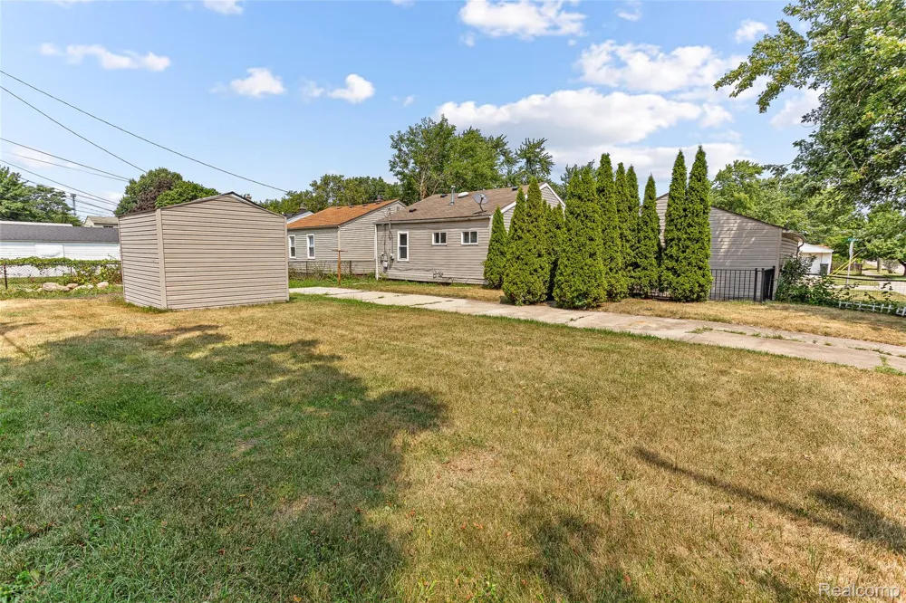 2303 Fisher Street Melvindale City, MI 48122