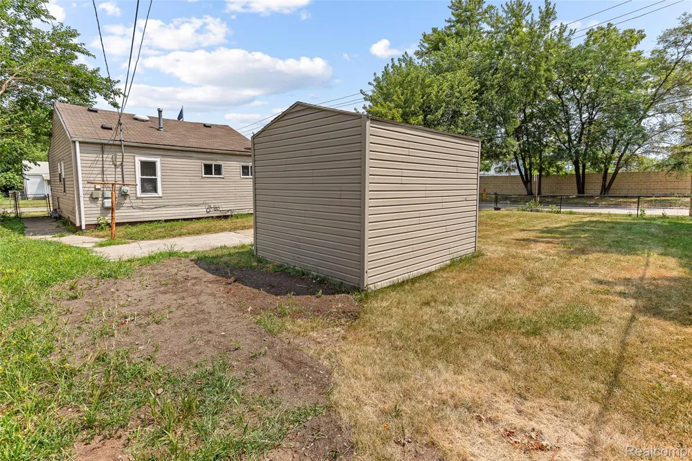 2303 Fisher Street Melvindale City, MI 48122