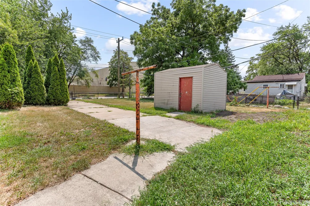2303 Fisher Street Melvindale City, MI 48122