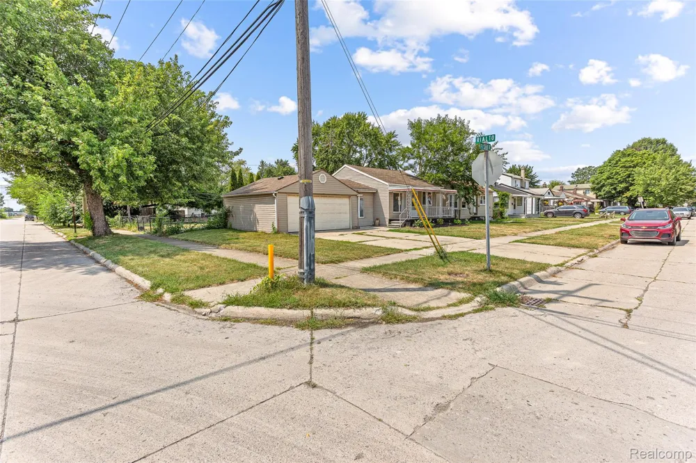 2303 Fisher Street Melvindale City, MI 48122