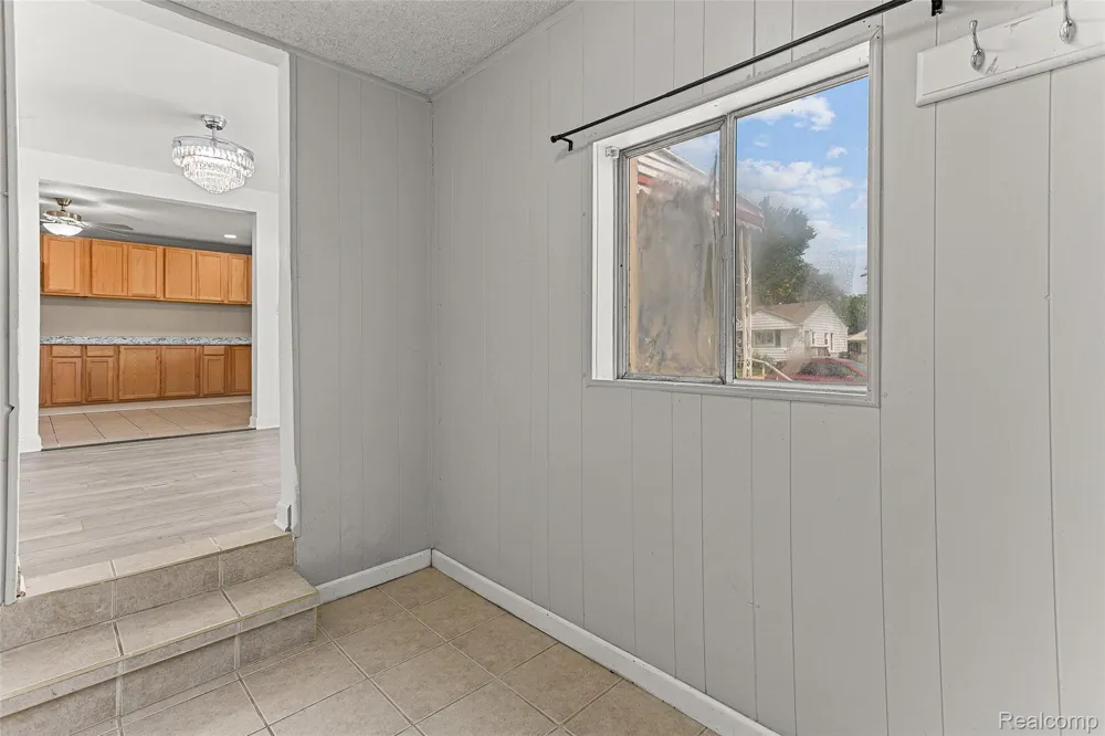 2303 Fisher Street Melvindale City, MI 48122