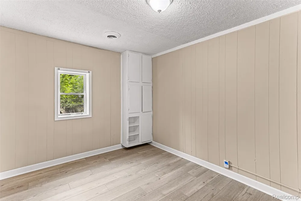 2303 Fisher Street Melvindale City, MI 48122