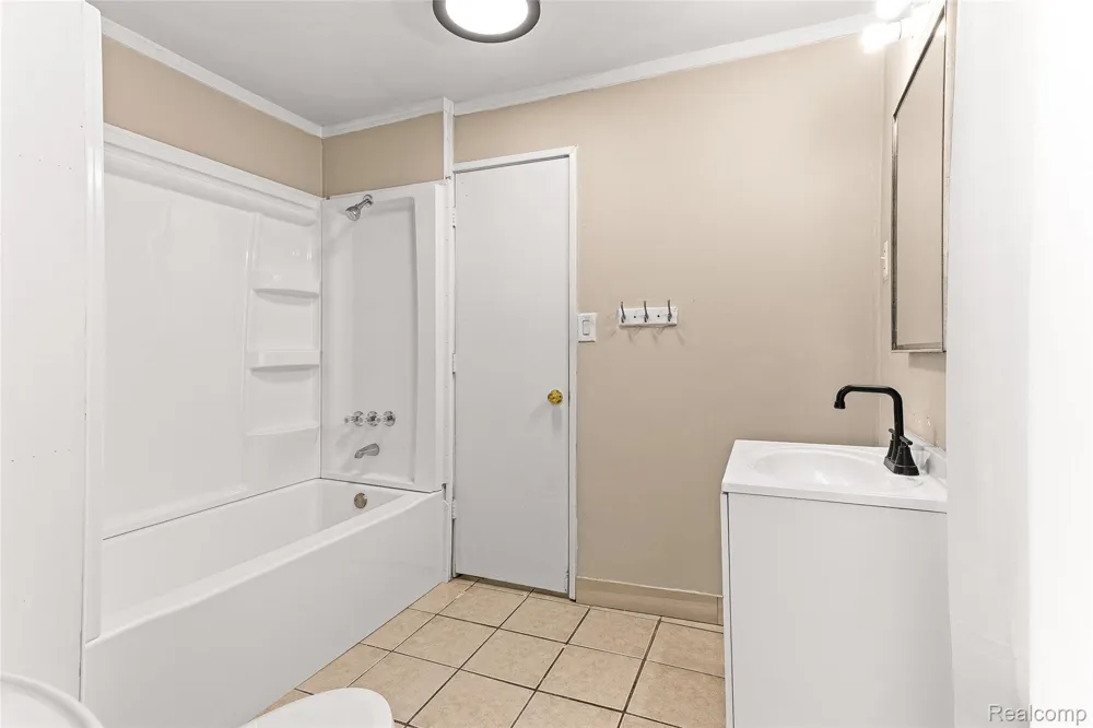 2303 Fisher Street Melvindale City, MI 48122