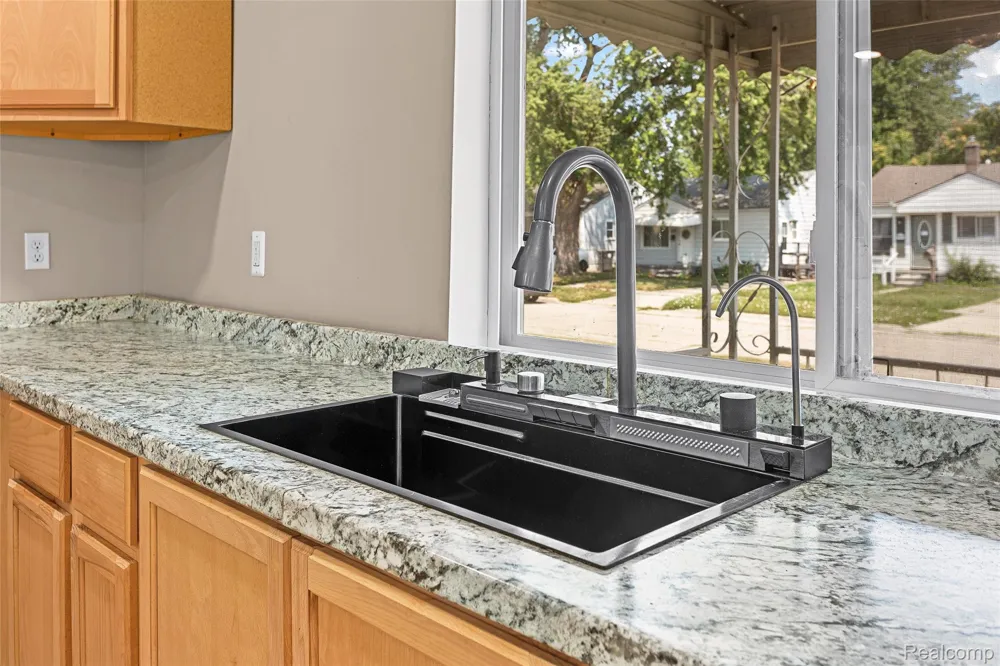 2303 Fisher Street Melvindale City, MI 48122
