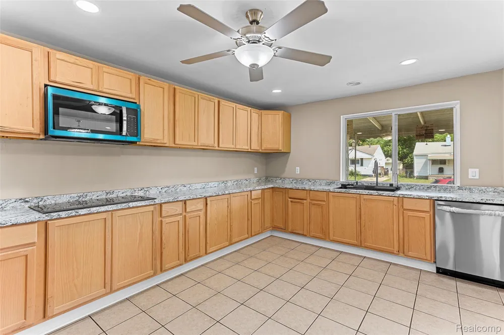 2303 Fisher Street Melvindale City, MI 48122