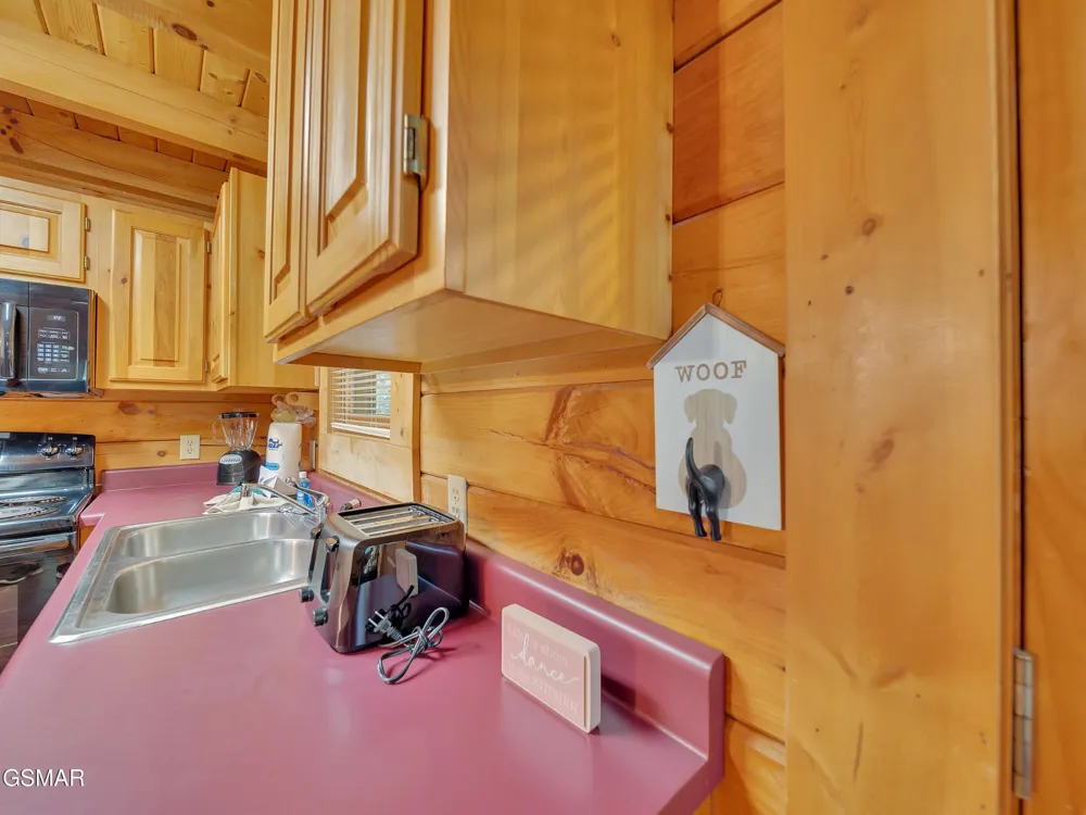 709 Gray Hawk Way Pigeon Forge, TN 37863