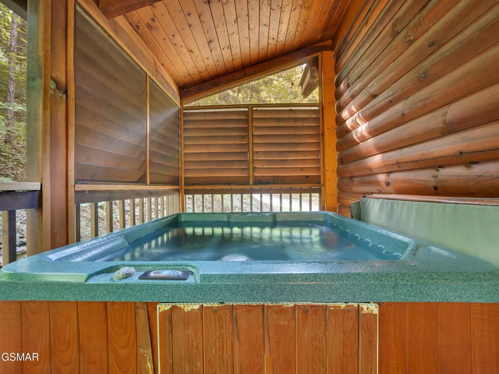 709 Gray Hawk Way Pigeon Forge, TN 37863