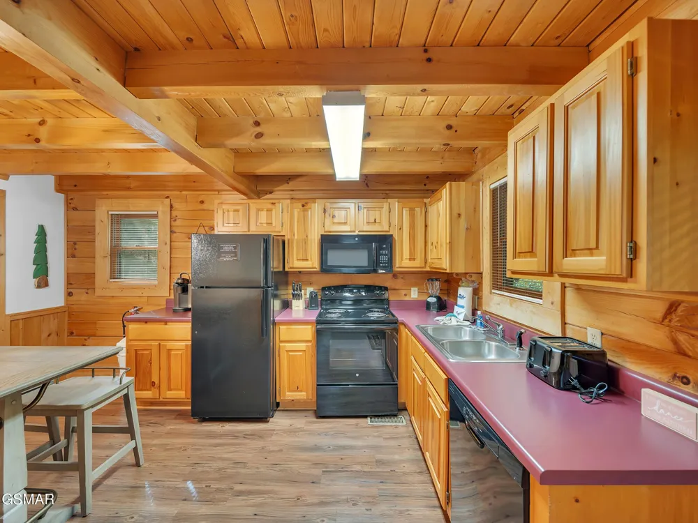 709 Gray Hawk Way Pigeon Forge, TN 37863