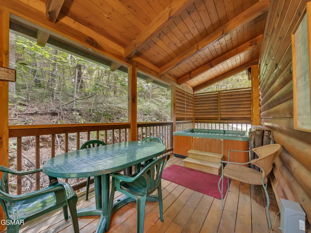 709 Gray Hawk Way Pigeon Forge, TN 37863