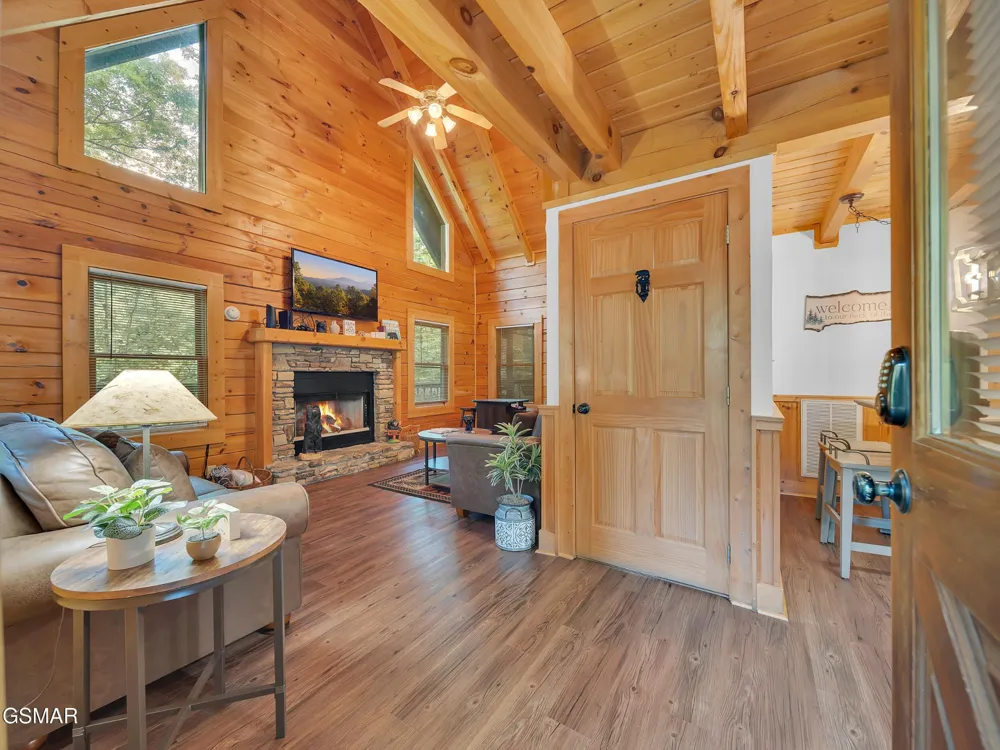 709 Gray Hawk Way Pigeon Forge, TN 37863