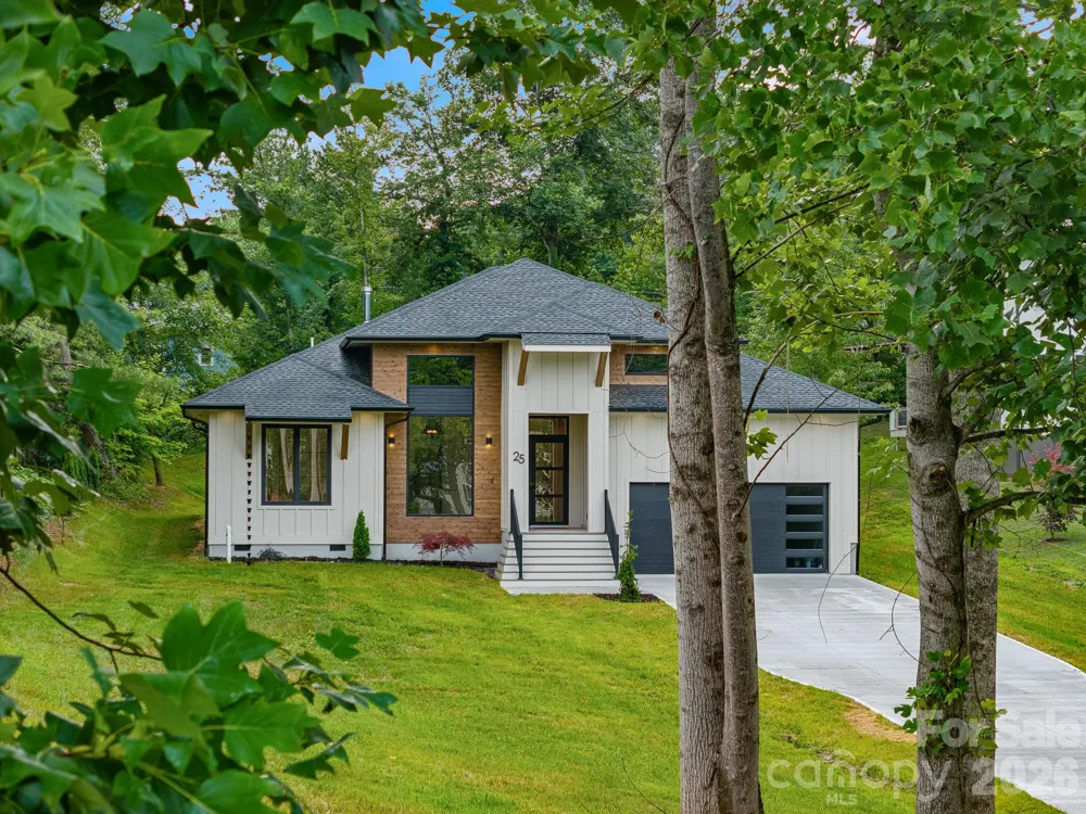 25 Copper Mill Court Candler, NC 28715