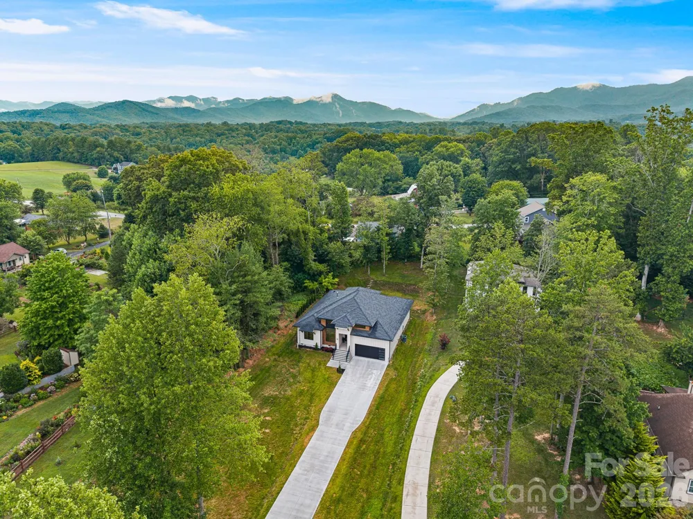 25 Copper Mill Court Candler, NC 28715