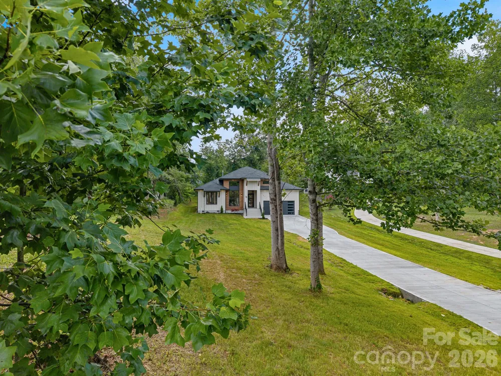 25 Copper Mill Court Candler, NC 28715