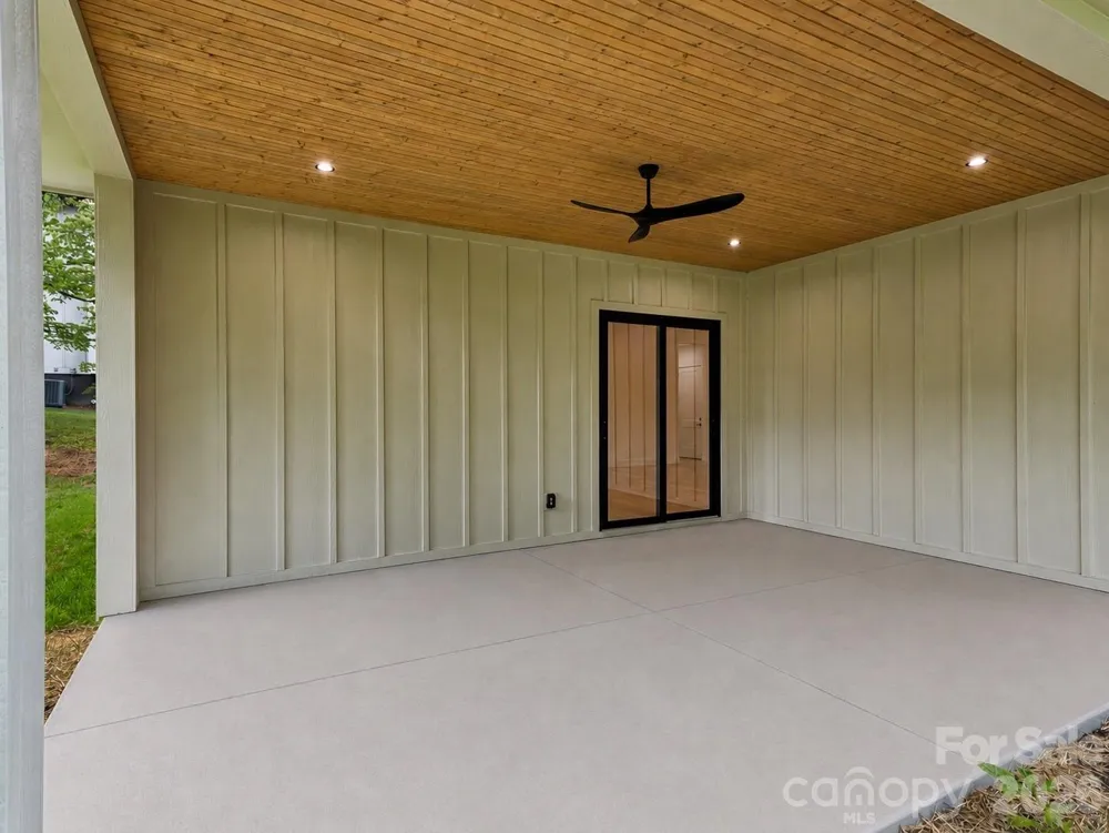 25 Copper Mill Court Candler, NC 28715
