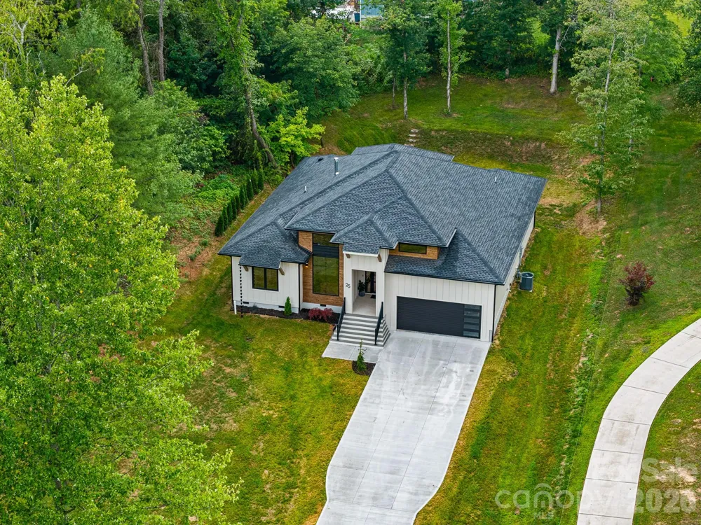 25 Copper Mill Court Candler, NC 28715
