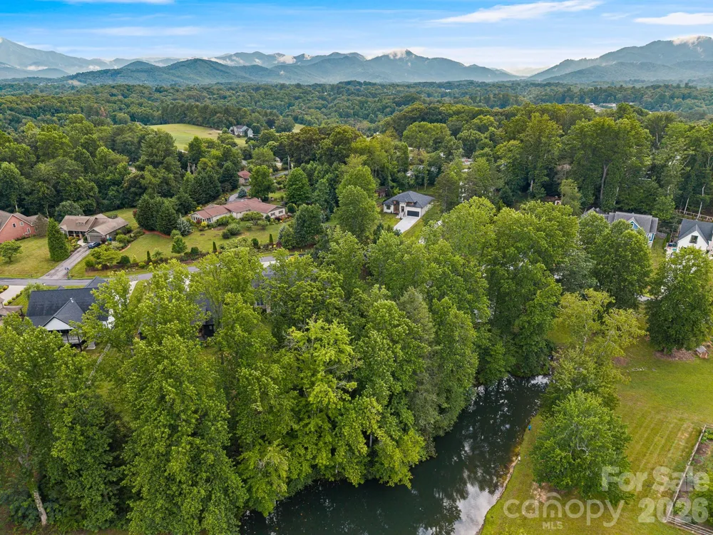 25 Copper Mill Court Candler, NC 28715
