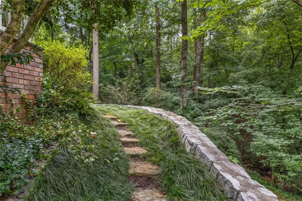 1037 Davis Drive Sandy Springs, GA 30327