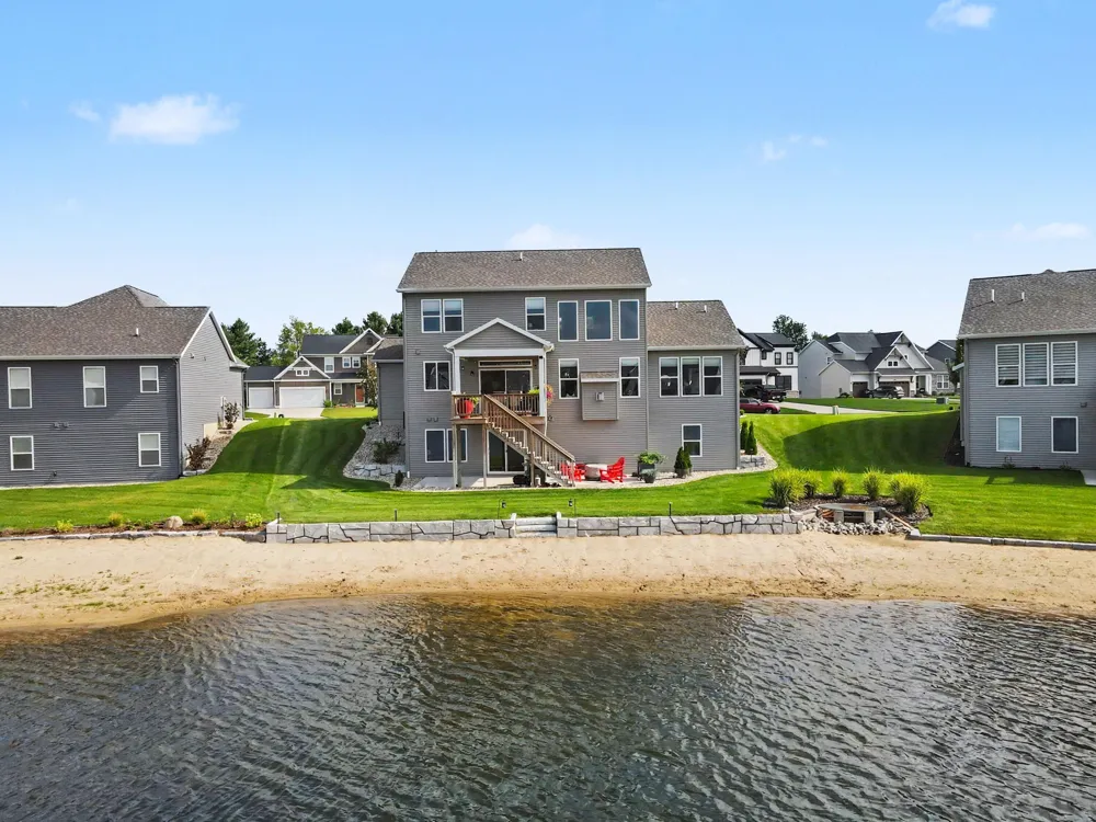 12623 Manchester Drive Grand Haven, MI 49417