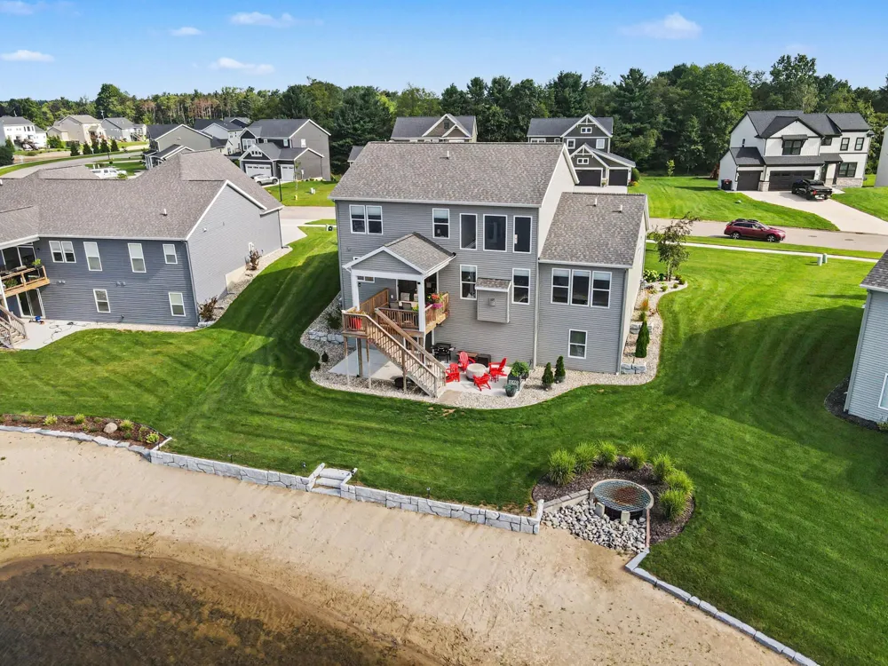 12623 Manchester Drive Grand Haven, MI 49417