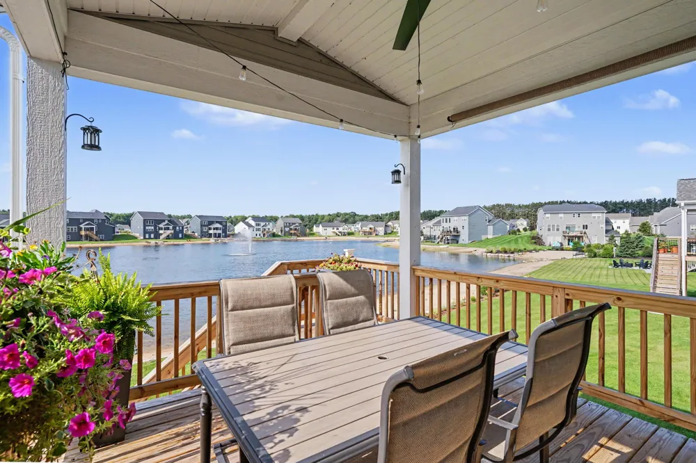 12623 Manchester Drive Grand Haven, MI 49417