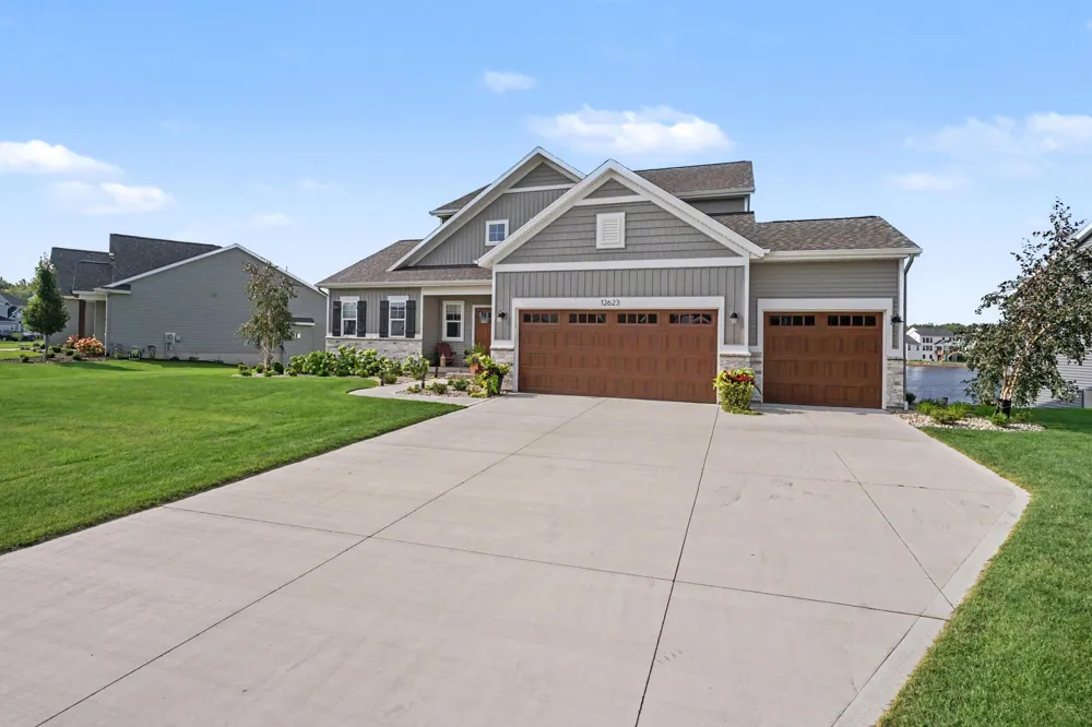 12623 Manchester Drive Grand Haven, MI 49417