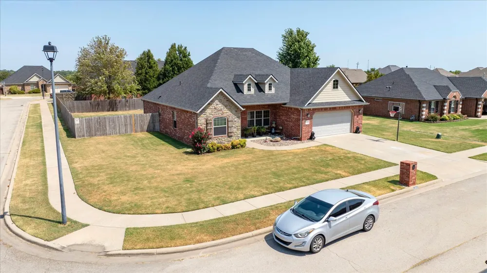 5402 Aspen Avenue Bartlesville, OK 74006
