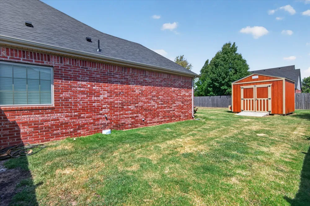 5402 Aspen Avenue Bartlesville, OK 74006