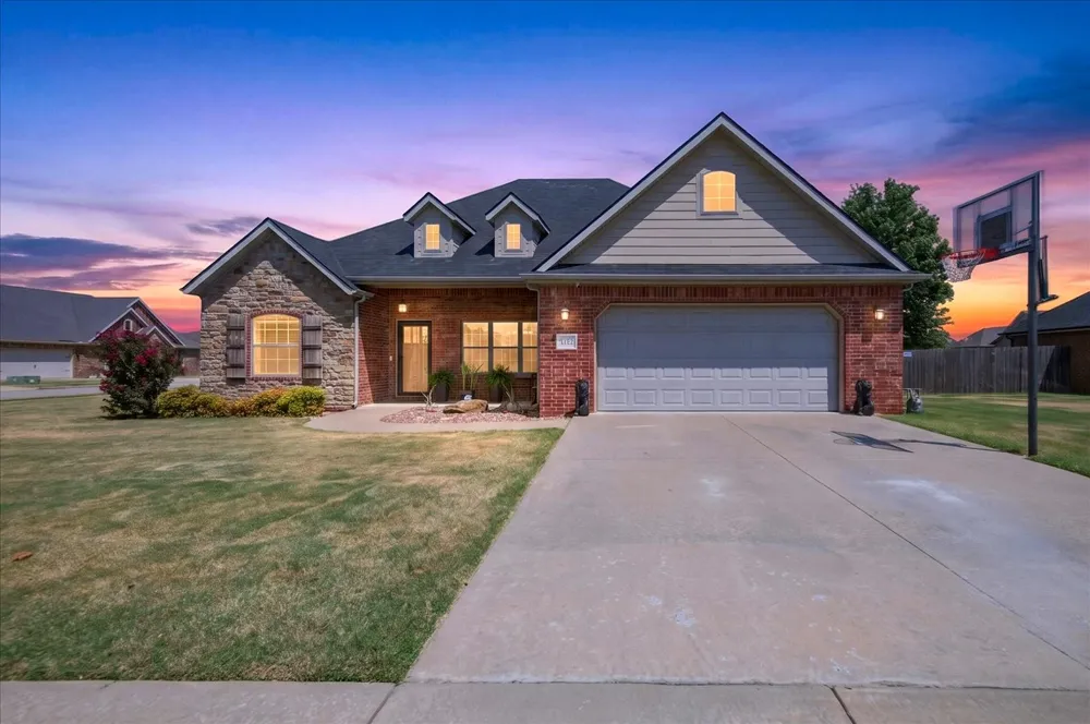 5402 Aspen Avenue Bartlesville, OK 74006